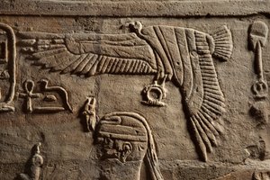 Firavun Taharqa tarafından Nubia'da Kawa'da inşa edilen Amun Tapınağı'nın avlusunda dikilen bir türbe üzerinde kabartma, 25. Hanedan, Geç Dönem, MÖ 690-64, 107896 kumtaşı detayı